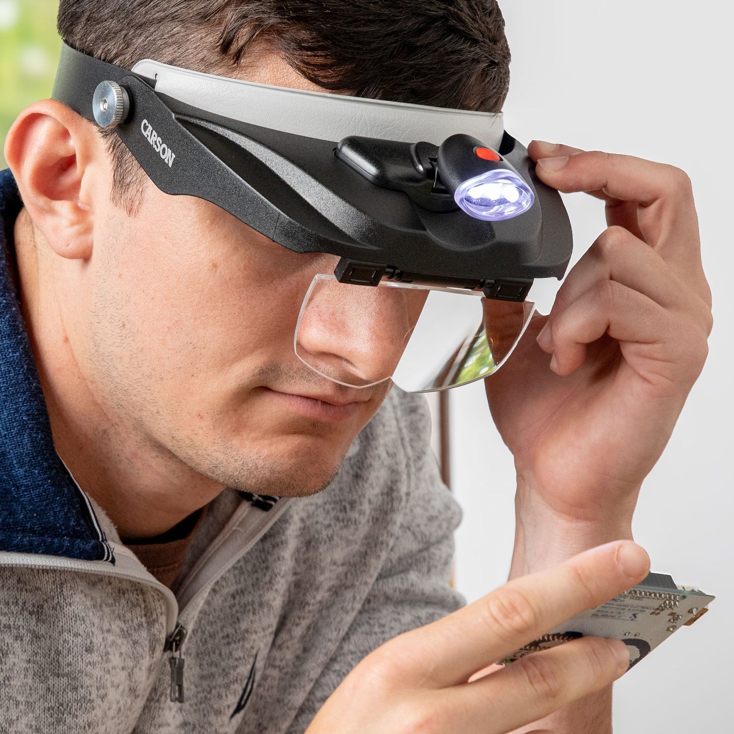 Carson MagniVisor Deluxe CP-60 – Komfort-Kopflupe mit LED 4 Wechsellinsen (Schwarz)