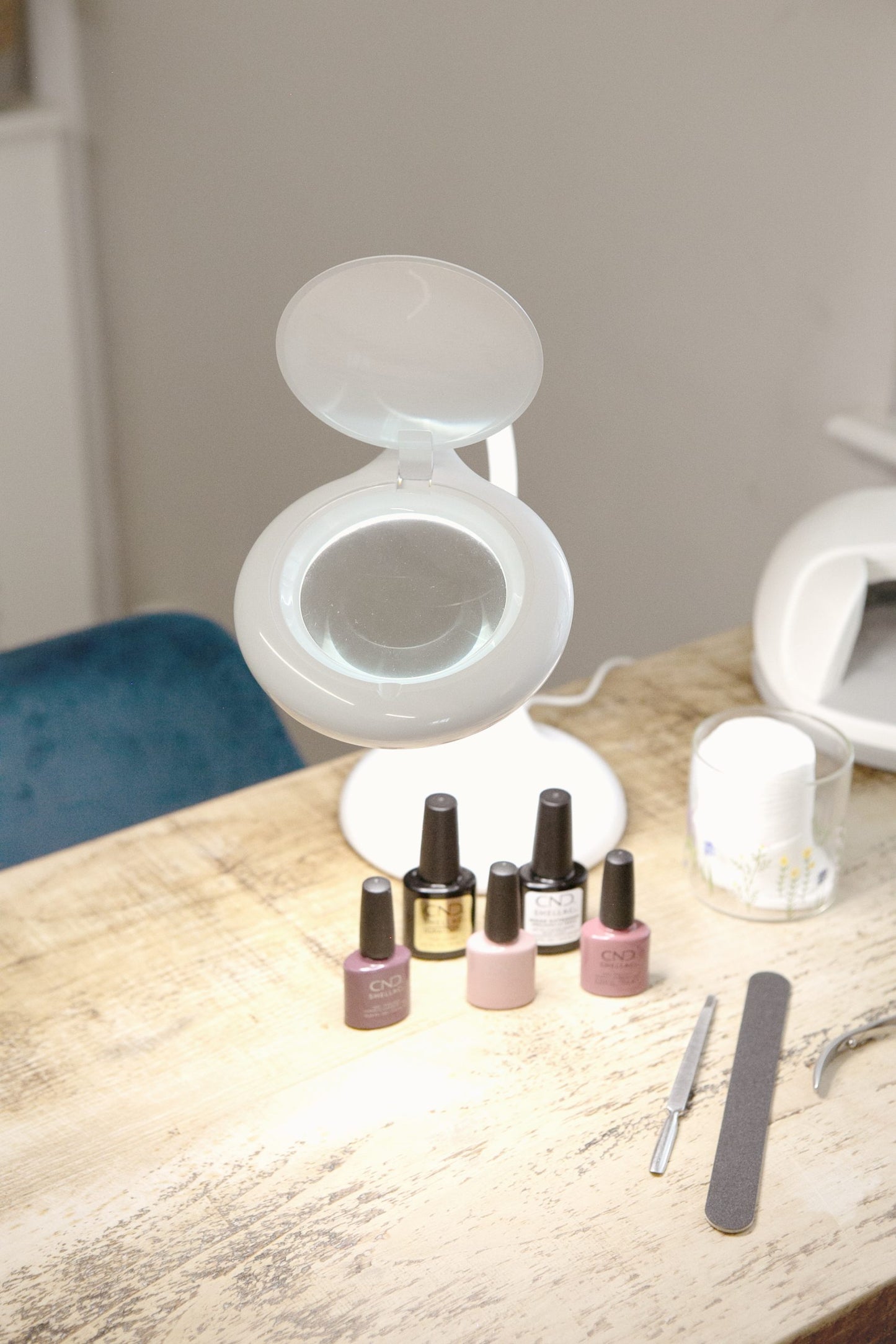 Chameleon Rechargeable Desk Magnifier