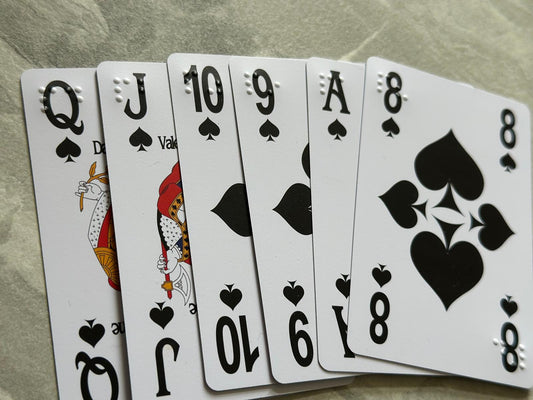 Romme mit Brailleschrift und Großdruck