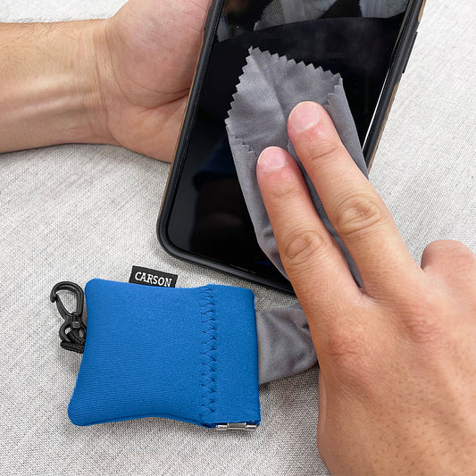 Carson Lens Cleaner mit Neopren-Tasche Karabiner (SN-80AS) Microfasertuch