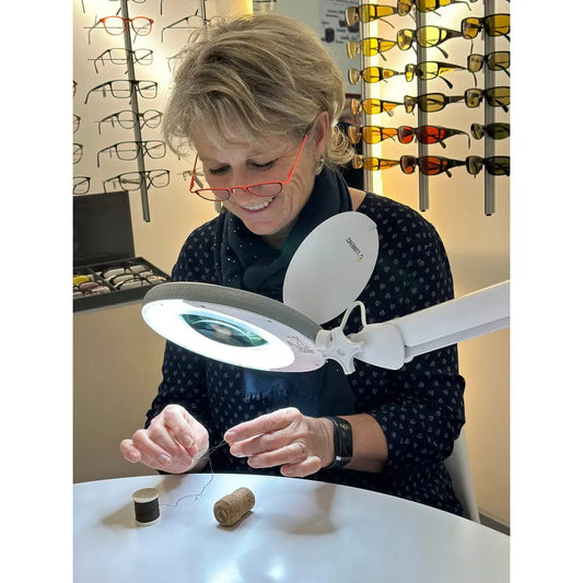 Standlupe mit Beleuchtung wahlweise mit Stativ - Standlupe