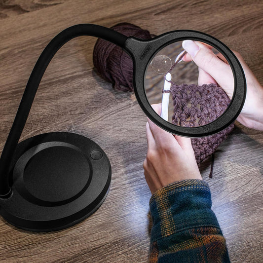 Carson LM-30EU DeskBrite 300 – 2× Standlupe mit 5× Spotlinse, COB-LED &amp; USB-C Adapter