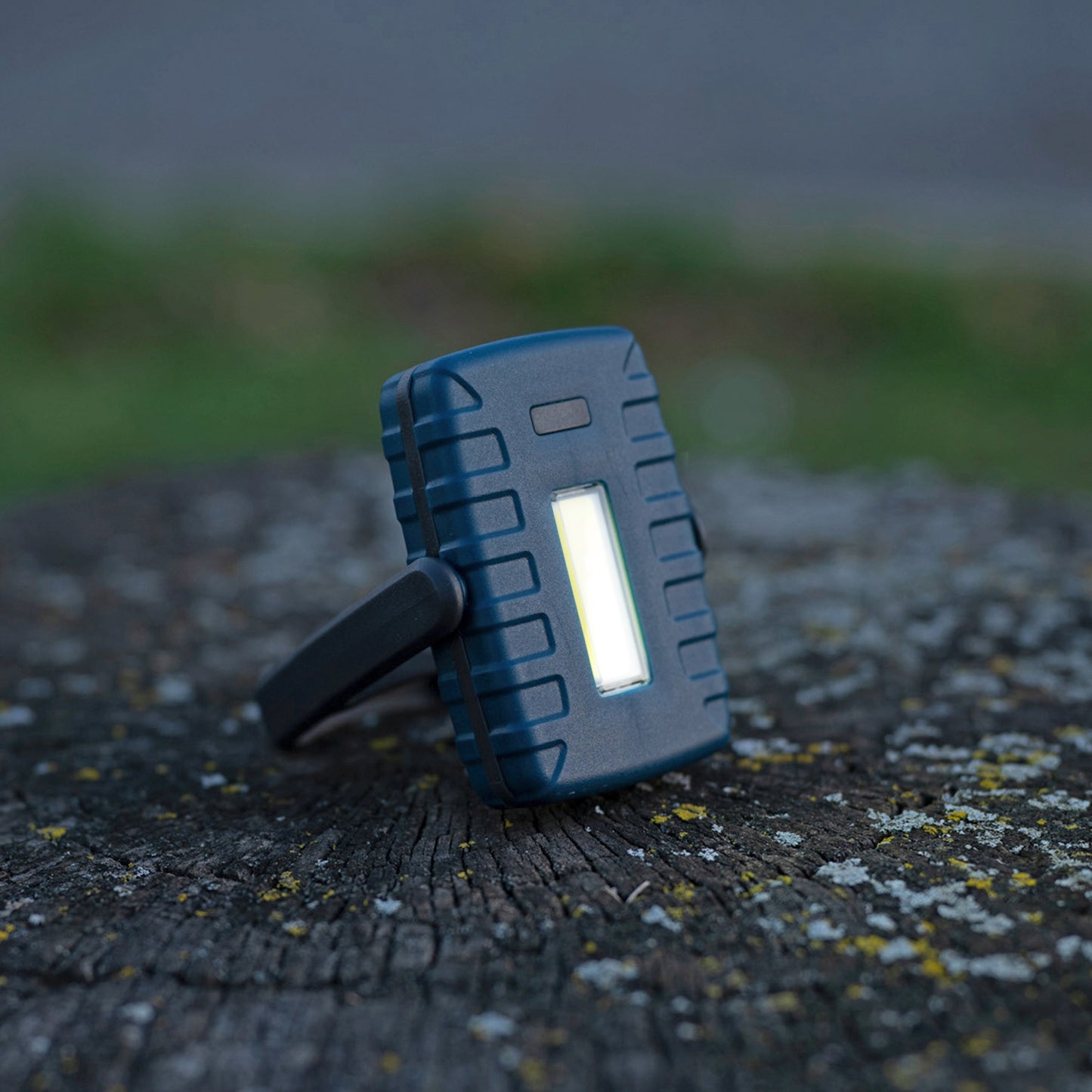 Carson KL-20 – kompakte COB LED Taschenlampe mit Weiß- &amp; Rotlicht, Standfuß, Haken &amp; 4 Modi