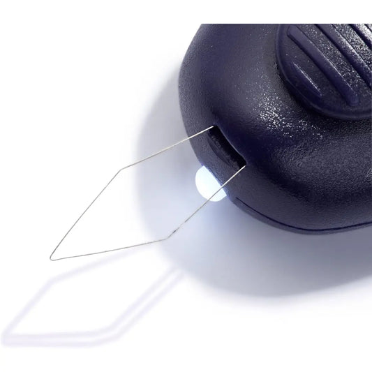 Prym 611125 LED-Licht pflaumenblau Nadeleinfädler Metall/Kunststoff - Alltagshilfe